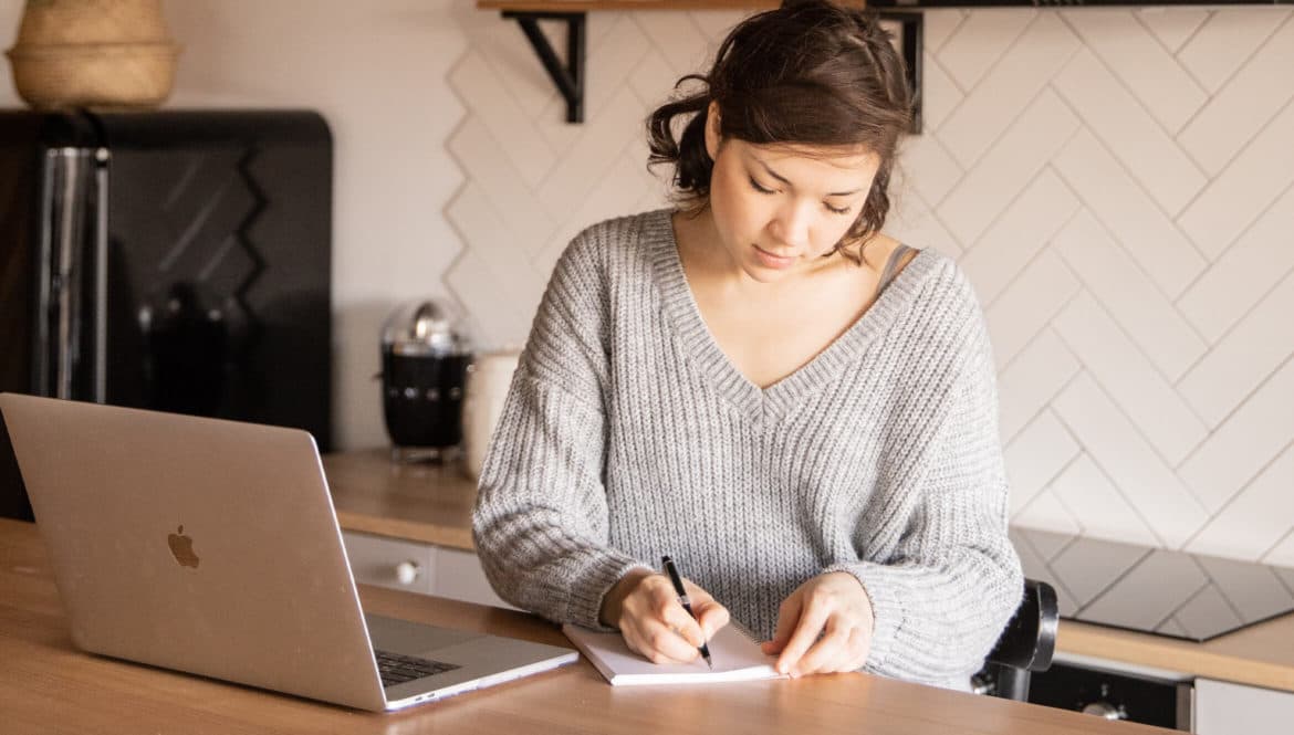 girl making her schedule at work