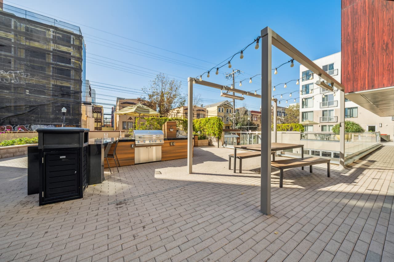 ROOF PATIO WITH BBQ GRILLS