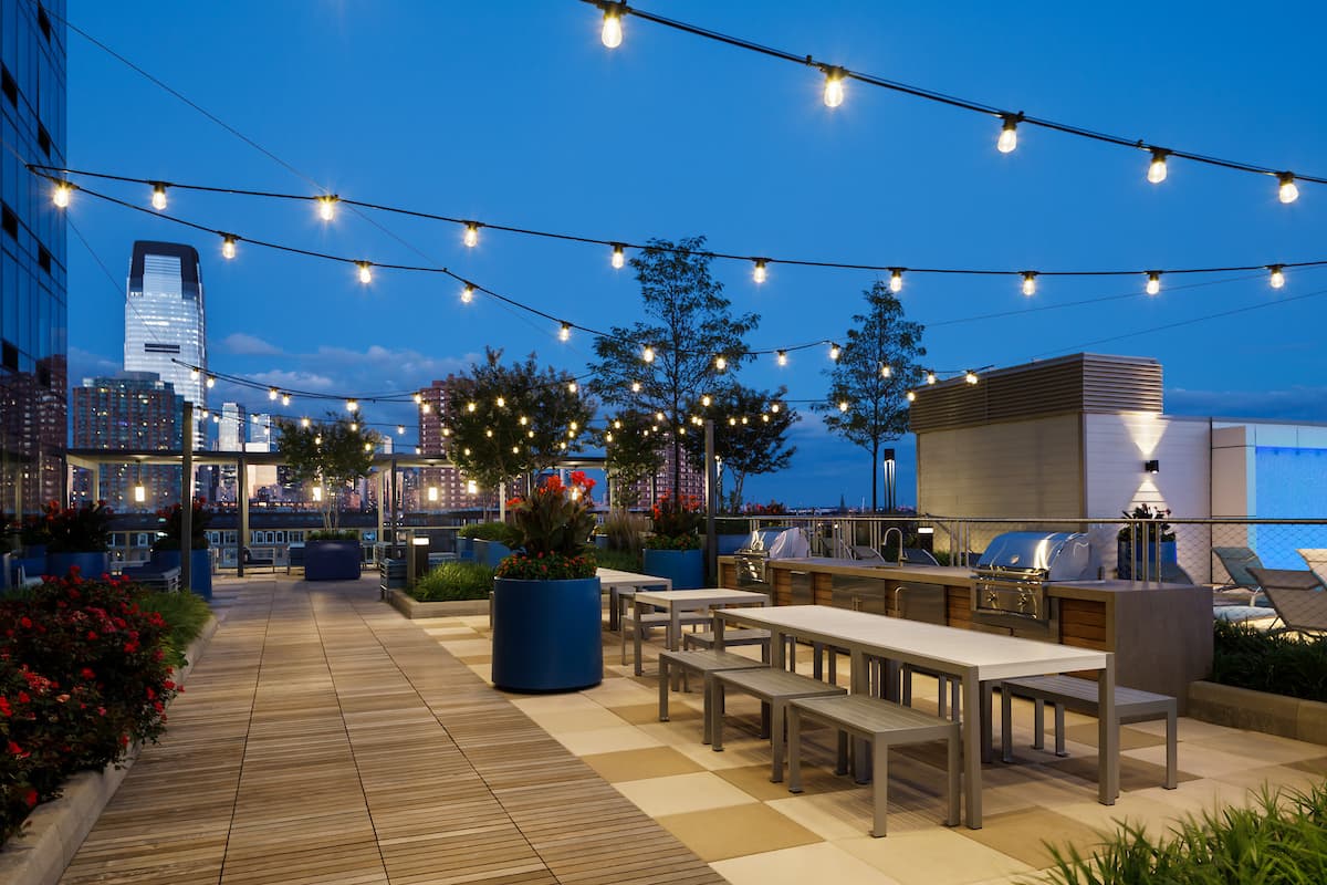 BBQ Grilling Stations & Outdoor Dining Areas