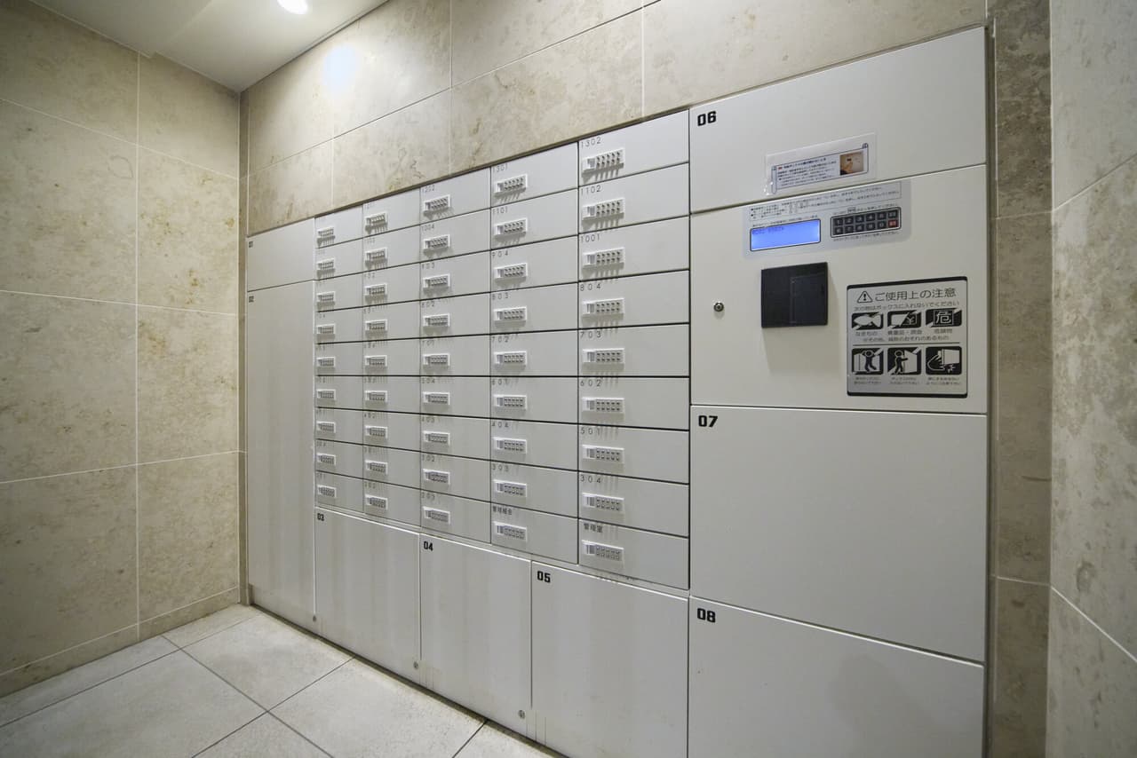 Delivery & Package Lockers