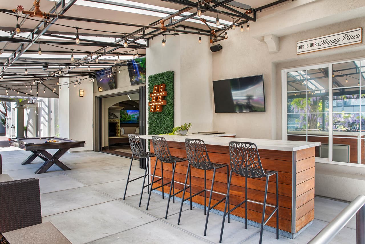 Outdoor Resident Lounge