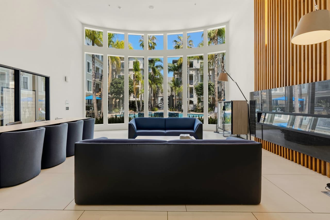 Club Room & Resident Lounge