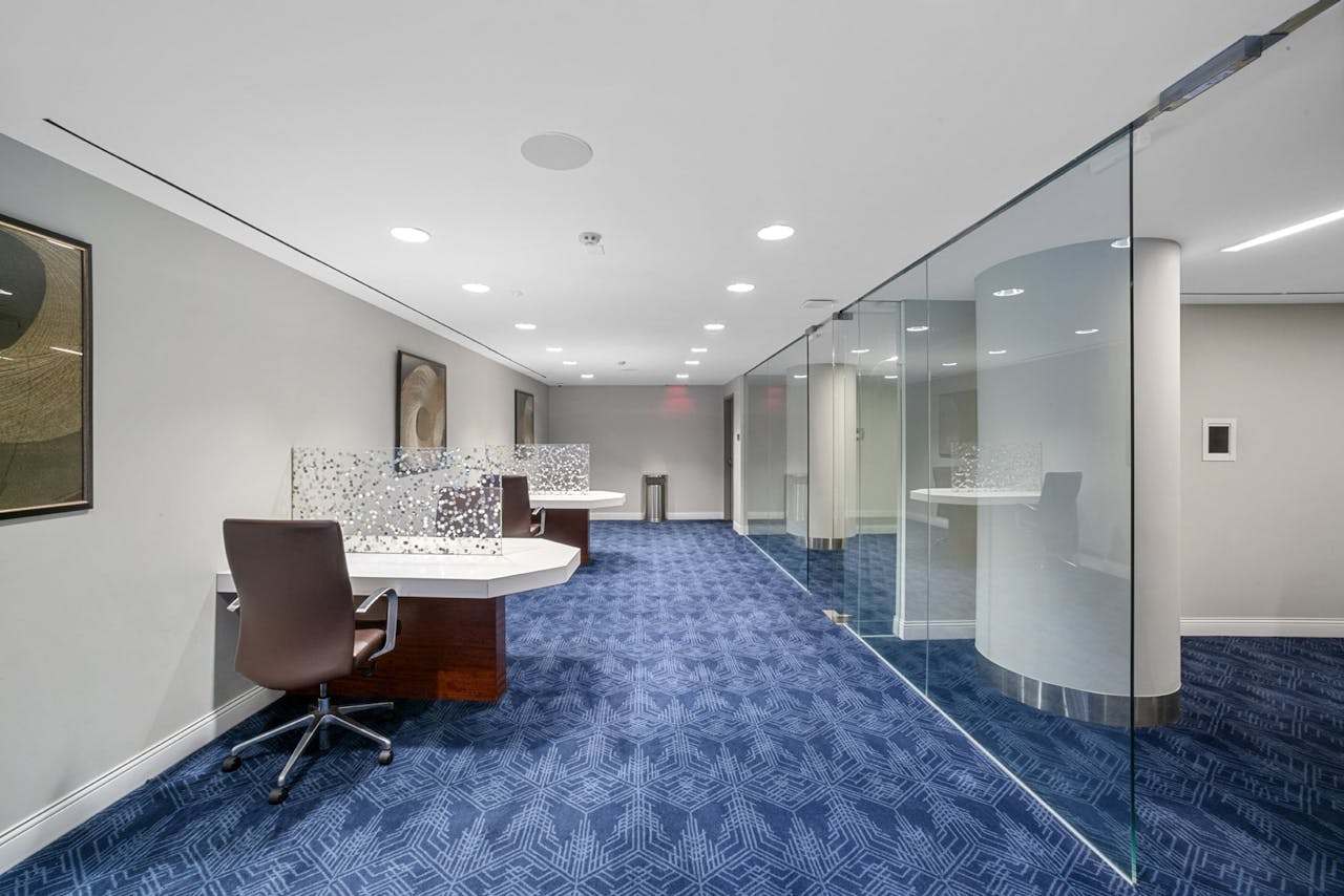 BUSINESS CENTER WITH CONFERENCE ROOMS
